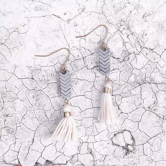 Natural Ore Chevron Arrow Tassel Gold Earrings - Picture 7 of 9